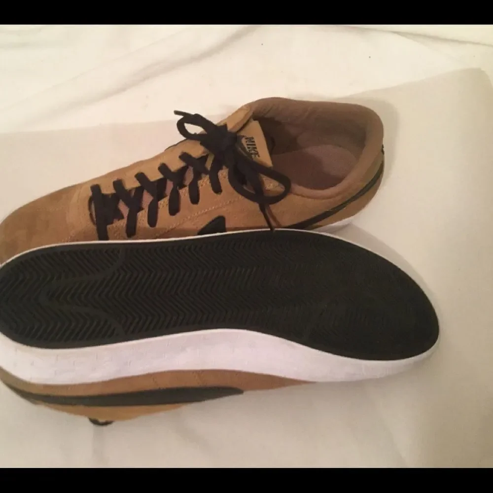 NIKE  SB 877045-201 Size US 10 Fashion sneaker